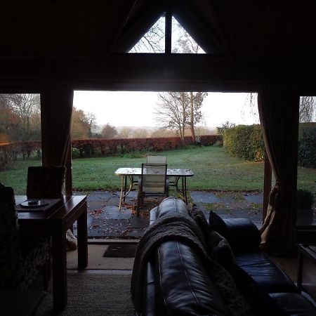 Idyllic Log Cabin Near Stratford Upon Avon Dış mekan fotoğraf